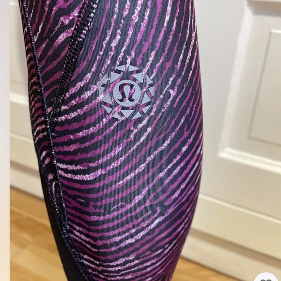 Lululemon Inspire Tight II size 10
Seawheeze 2016 - 7/8-length tight - Picture 9 of 14